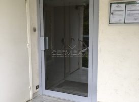 porte-immeuble-ventouse-min-768x1024