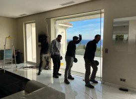 Pose d'une vitre sur mesure