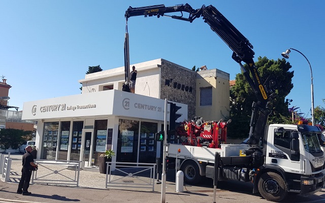 poseur facade magasin